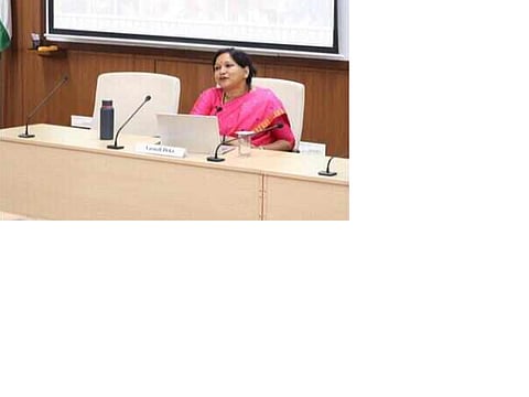 असम की पहली महिला IAS अधिकारी बनीं वर्णली डेका