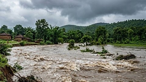 सारंडा के कुइली नदी में बह गए 3 ग्रामीण, दो के शव बरामद
