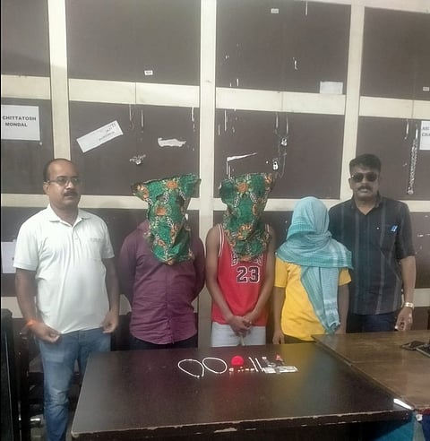 सोने की चेन छीनने का मामले में पुलिस ने पांच अभियुक्त को किया गिरफ्तार