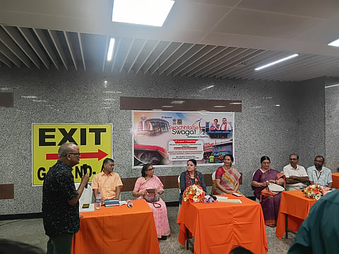 कार्यक्रम के दौरान मौजूद मंत्री अग्निमित्रा पाल और साथ में हैं केएमसी की कमिश्नर स्मिता पांडे व अन्य