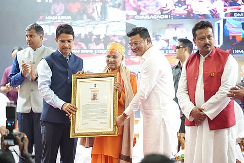 पश्चिम बंगाल सरकार ने मोहन प्रियाचार्य महाराज को किया सम्मानित