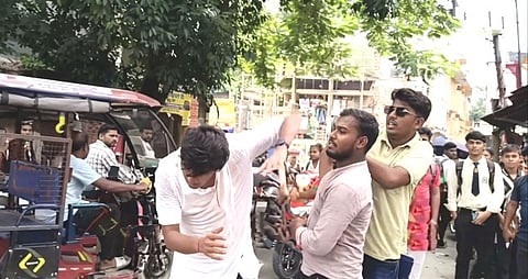 सिलीगुड़ी कॉलेज में ABVP व SFI भिड़े, तनाव