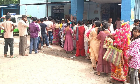 एक टिकट काउंटर के भरोसे इस्लामपुर अस्पताल का ओपीडी, मरीज परेशान