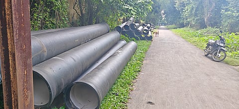 अमृत योजना के तहत युद्ध स्तर पर पाइप लाइन लगाने का काम आरंभ
