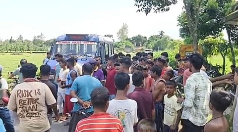 पिकअप वैन और बाइक की आमने-सामने टक्कर, 2 घायल
