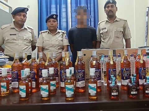 दुकान में छापा, अवैध शराब के साथ एक गिरफ्तार