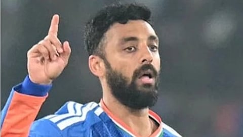 डेविड मिलर और वरुण चक्रवर्ती ( फाइल फोटो )