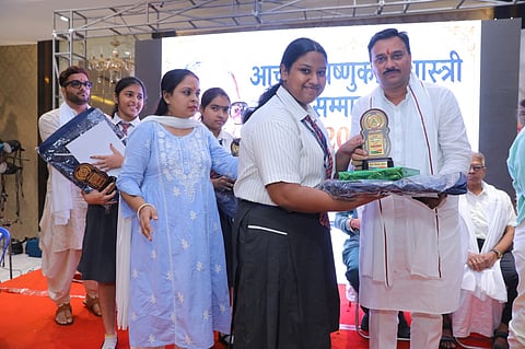 हिंदी दिवस के अवसर पर आचार्य विष्णुकांत शास्त्री स्मृति सम्मान का आयोजन