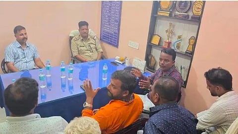 आसनसोल सिटी बस स्टैंड में तीन दिन से चल रही बस हड़ताल खत्म