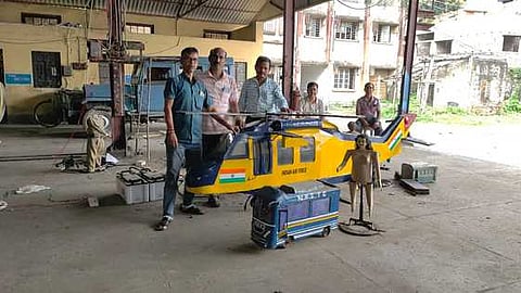 स्क्रैप के ढेर से बना हेलीकॉप्टर, विश्वकर्मा पूजा में दिखेगा अनोखा मॉडल