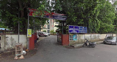 फोटो कैप्शन समाचार 3: फोटो में अबरडीन थाना, जहां पुलिस ने शादीपुर में छापेमारी कर 57 ग्राम गांजा बरामद कर आरोपी को गिरफ्तार किया।