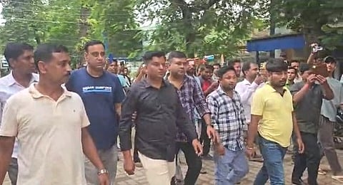 करणदिघी बीडीओ कार्यालय में पूर्व विधायक के खिलाफ प्रदर्शन
