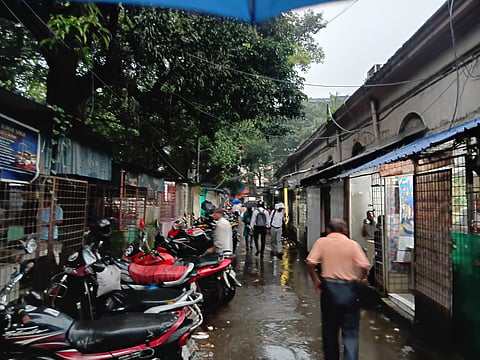 कोर्ट परिसर की तस्वीर