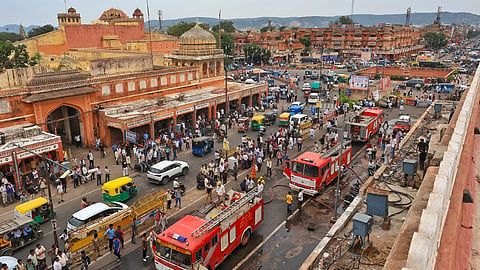 जयपुर के त्रिपोलिया बाजार में वाणिज्यिक परिसर में लगी आग