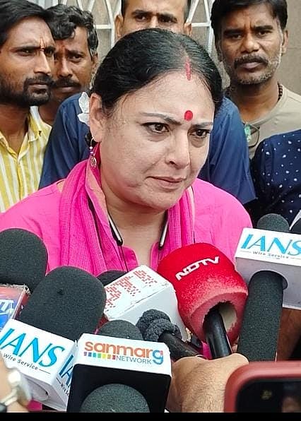 ममता के नए चुनाव चिह्न 'फुटबॉल प्लेयर' पर भाजपा का तंज