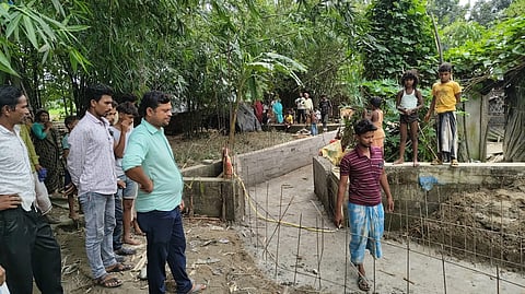 नाले के निर्माण पर सवाल, ग्रामीणों ने रुकवाया काम