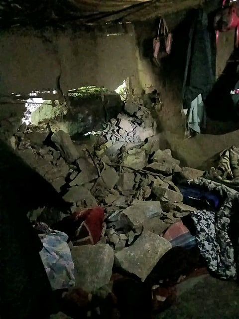 मंगताबोंग में भारी भूस्खलन, 12 परिवार प्रभावित