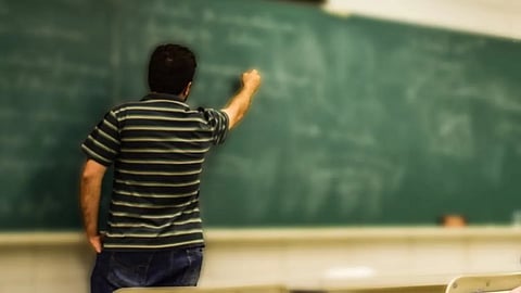 बिना अनुमति गायब शिक्षकों पर होगी सख्त कार्रवाई