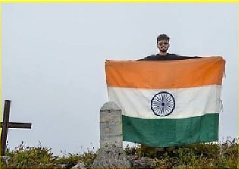 नगालैंड की सबसे ऊंची चोटी पर तेलंगाना के युवक ने फहराया तिरंगा