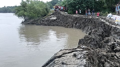 टूटे हुए तटबंध