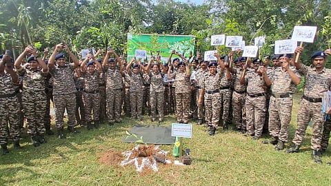 शालबनी 232 (महिला) बटालियन, केंद्रीय रिजर्व पुलिस बल द्वारा आयोजित वृक्षारोपण कार्यक्रम के दौरान ली गई तस्वीर