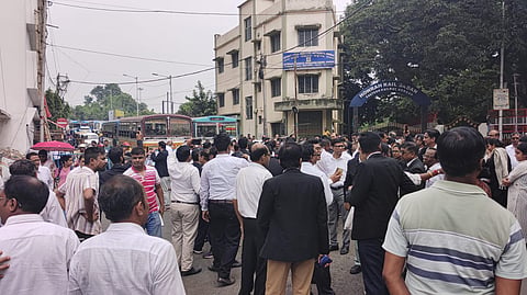 Howrah Lawyers Strike Against Attacks Block MG Road Demand Protection Act