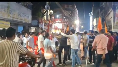 आपस में उलझते माकपा एवं भाजपा समर्थक