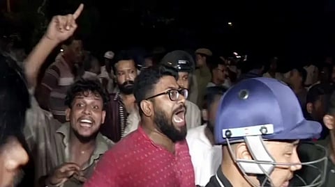 SRFTI के बाहर फिर तनाव, गेट तोड़ने की कोशिश पर हुआ हंगामा