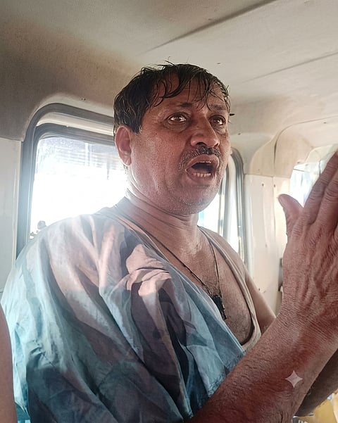 घटना के बारे में बताते हिंच लाल पासी