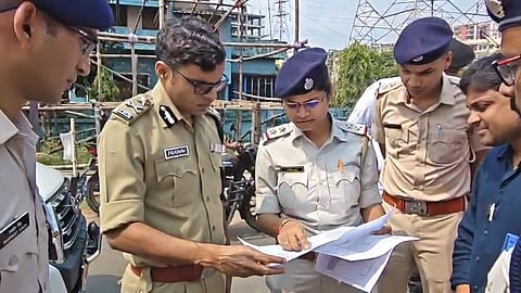 जानकारी लेते सीपी डॉ प्रणव कुमार