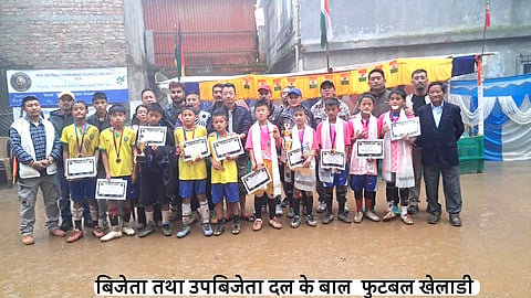 घर निर्माण में श्रमदान