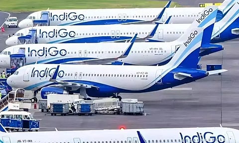 एटीएफ की बढ़ती कीमतों के बीच IndiGo ने घरेलू और अंतरराष्ट्रीय उड़ानों का ईंधन शुल्क बढ़ाया।