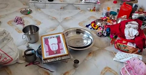 सूने घर से ढाई लाख नकद समेत चोरी