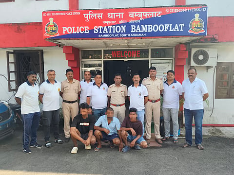 बम्बूफ्लैट पुलिस द्वारा गिरफ्तार किए गए आरोपी पुलिसकर्मियों के साथ।