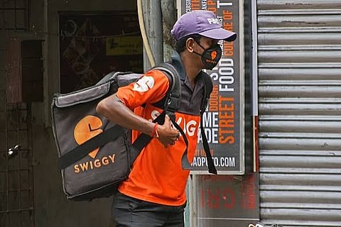 डिलिवरी कर्मियों के पास भोजन के लिए जगह और स्वच्छ शौचालय का आभाव : रिपोर्ट