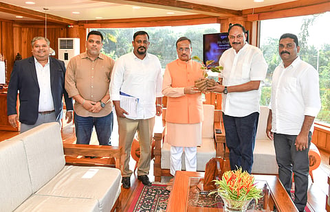 अंडमान एसोसिएशन ऑफ टूर ऑपरेटर्स का प्रतिनिधिमंडल उपराज्यपाल से मुलाकात करते हुए।
