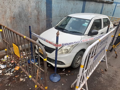 इसी कार से बरामद किया गया ड्राइवर का शव