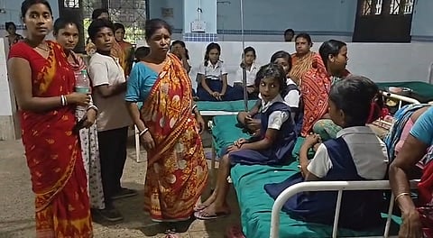 अस्पताल में इलाजरत कई छात्राएं