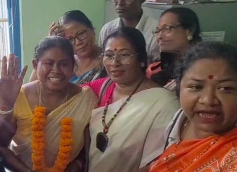 डाबग्राम-2 अंचल की नई प्रधान बनीं सुमति राय