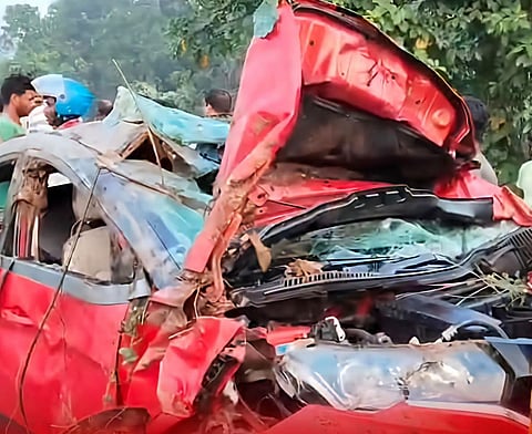डेबरा में दुर्घटनग्रस्त प्राइवेट कार