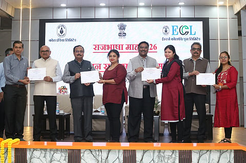 विजेताओं को सम्मानित करते CMD डॉ सतीश झा व अन्य