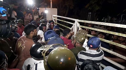 गार्ड से मारपीट के आरोप पर SRFTI में बढ़ा विवाद