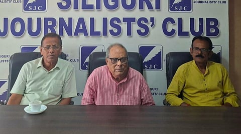 फुलेश्वरी रेलवे गेट बंद करने पर भड़के अशोक भट्टाचार्य