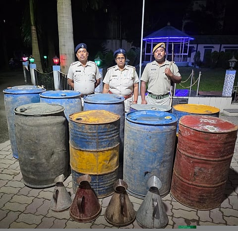 फालाकाटा में बंद गोदाम से 1800 लीटर पेट्रोल बरामद