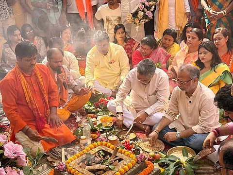 भूमि पूजन करते भाजपा के राष्ट्रीय महामंत्री व बंगाल के प्रभारी सुनील बंसल