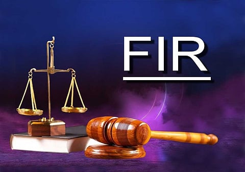 पुलिस से मारपीट, IAS अधिकारी समेत 4 पर मामला