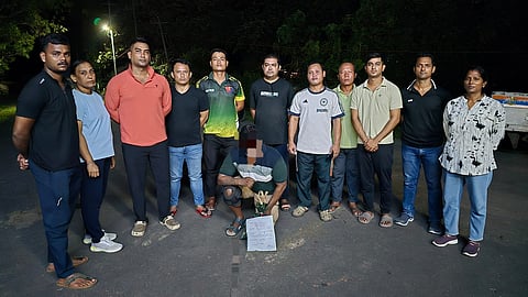 फोटो में कमोर्टा में मादक पदार्थ बरामदगी के मामले में निकोबार जिला पुलिस द्वारा की गई कार्रवाई से संबंधित दृश्य।