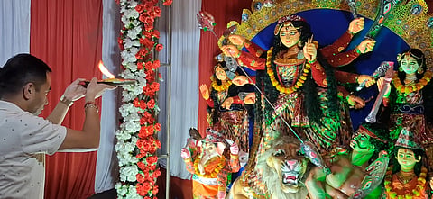 कर्सियांग विधायक सोनम लामा ने दुर्गा पूजा पंडालों का किया दौरा