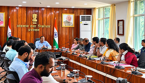 अफ्रीकी स्वाइन फ्लू के प्रकोप के बाद नियंत्रण उपायों, निगरानी और प्रभावित क्षेत्रों की स्थिति की समीक्षा करते मुख्य सचिव एवं संबंधित अधिकारी।