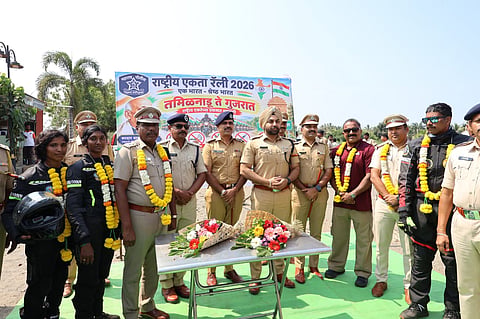 अंडमान और निकोबार पुलिस का दल 14 अक्टूबर को तमिलनाडु के चेन्नई में राष्ट्रीय मोटरसाइकिल रैली में भाग लेते हुए।